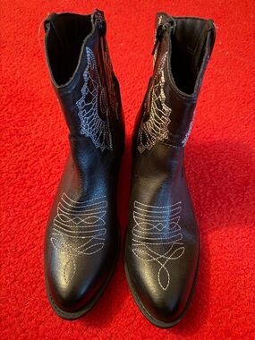 Black Women's Embroidered Western Ankle Boots